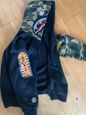 Bape hoodie - Fin Bape hoodie i storlek M