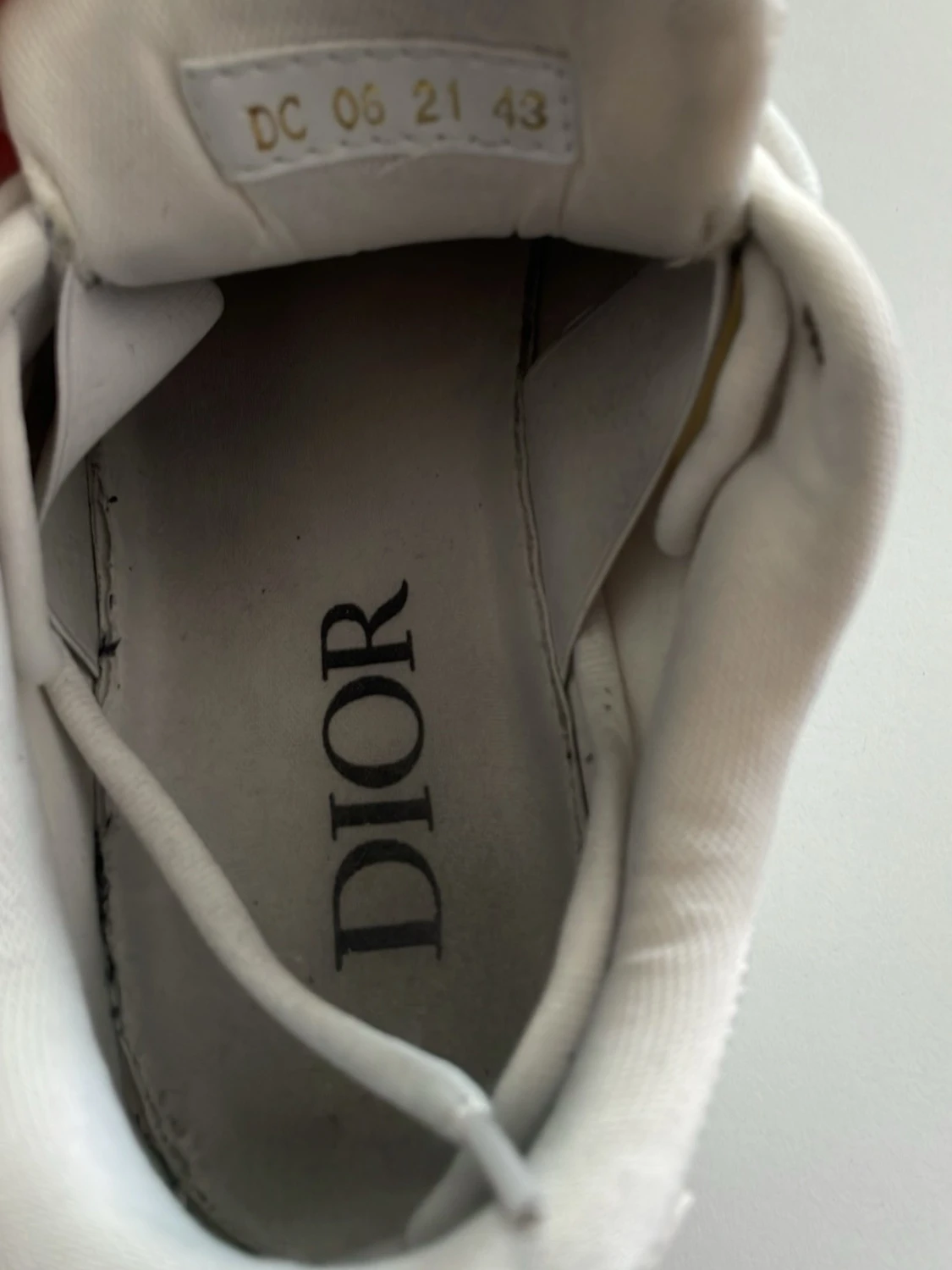 Vita Dior sneakers med grå detaljer - 2