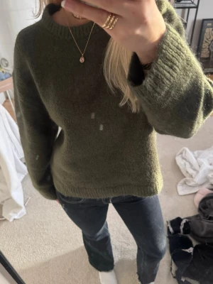 Grön stickad tröja - Grön stickad tröja från Gina