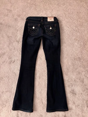 True religion jeans  - Säljer dessa jättefina i princip helt oanvända true religion jeansen då de är lite små för mig, har använts max tre gånger, inga defekter alls💌