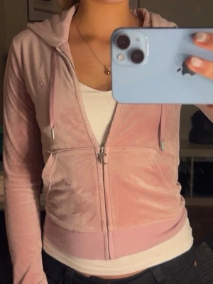 Juicy couture - Säljer rosa hoodie från juicy couture!