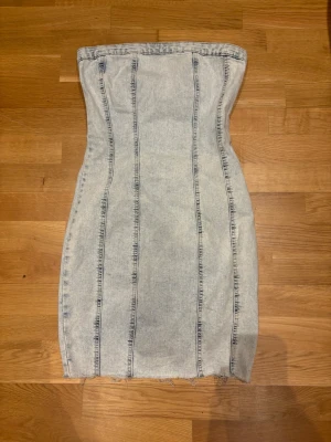 Jeans klänning  - Det Passar även xs, s. Anpassas efter kroppen
