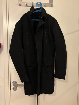 Svart trenchcoat  - Fin trenchcoat som är i ett mycket bra skick 