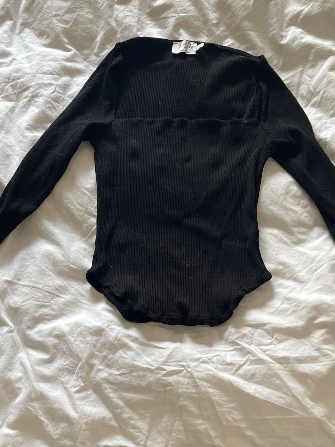 Svart ribbad långärmad topp från NA-KD i storlek M