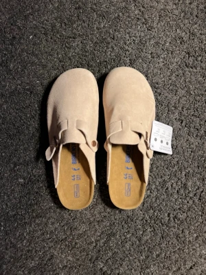 Birkenstock boston sand - Helt nya birkenstock bostons, strl 44, colorway:sand. 