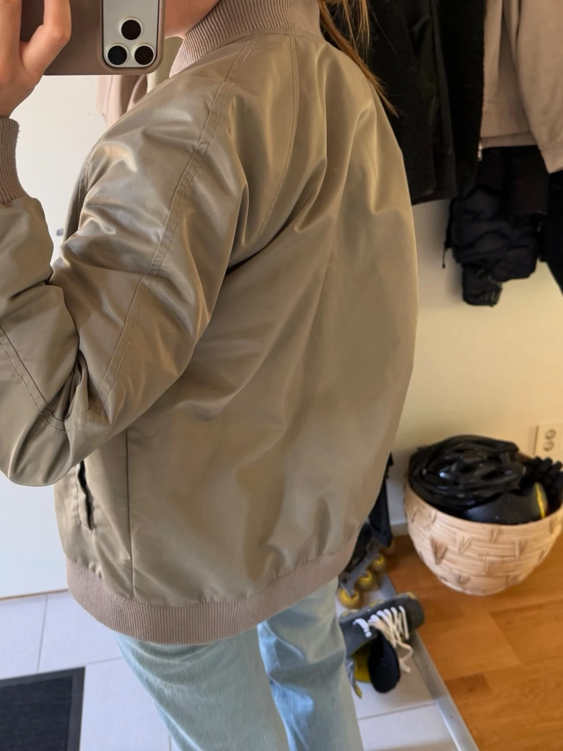 Khaki bomberjacka med ribbade muddar - 2