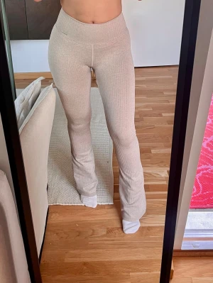 Beiga yogapants från Aim’n - Mycket bra skick, storlek S 