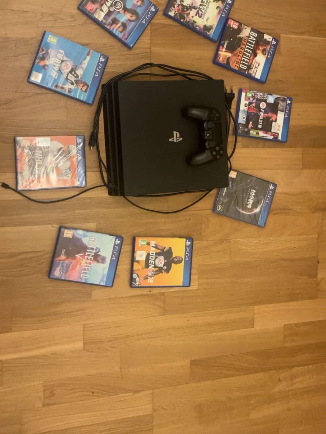 PlayStation 4 Pro med handkontroll - 1