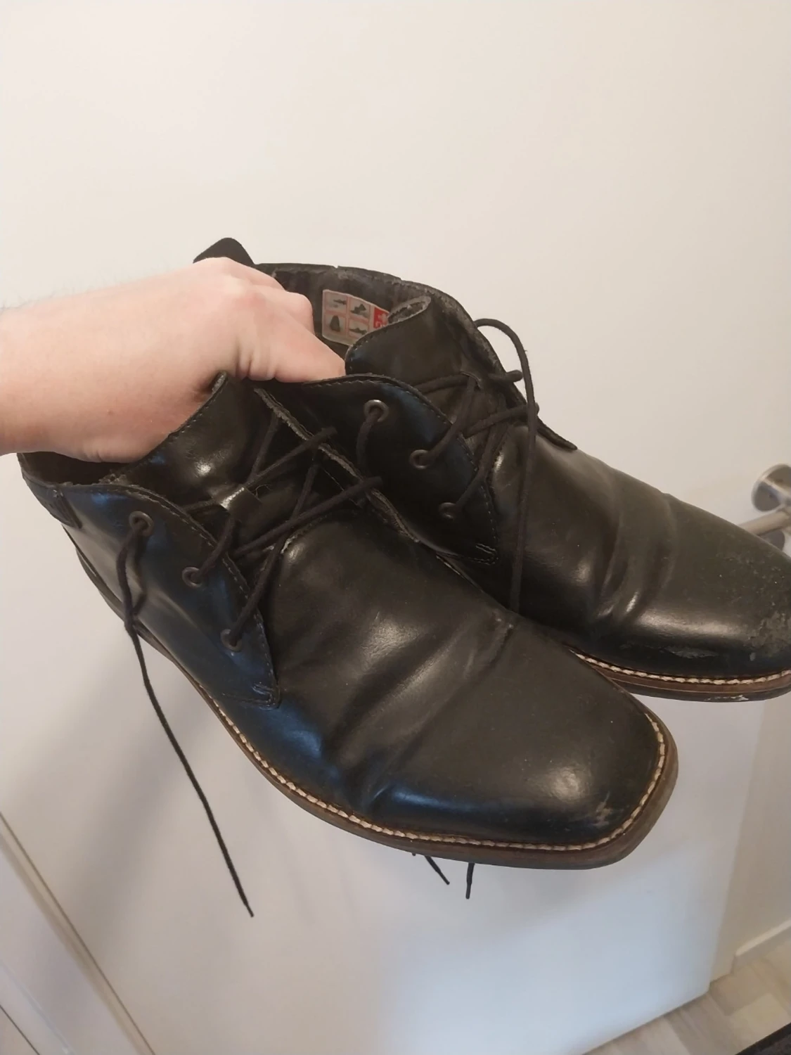 Svarta läderloafers med snörning Rieker