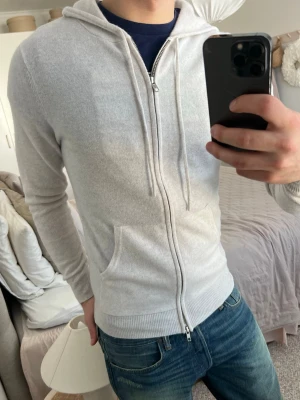 Helt ny John Henric Kashmir hoodie  - Använt 1 gång, nyskick 