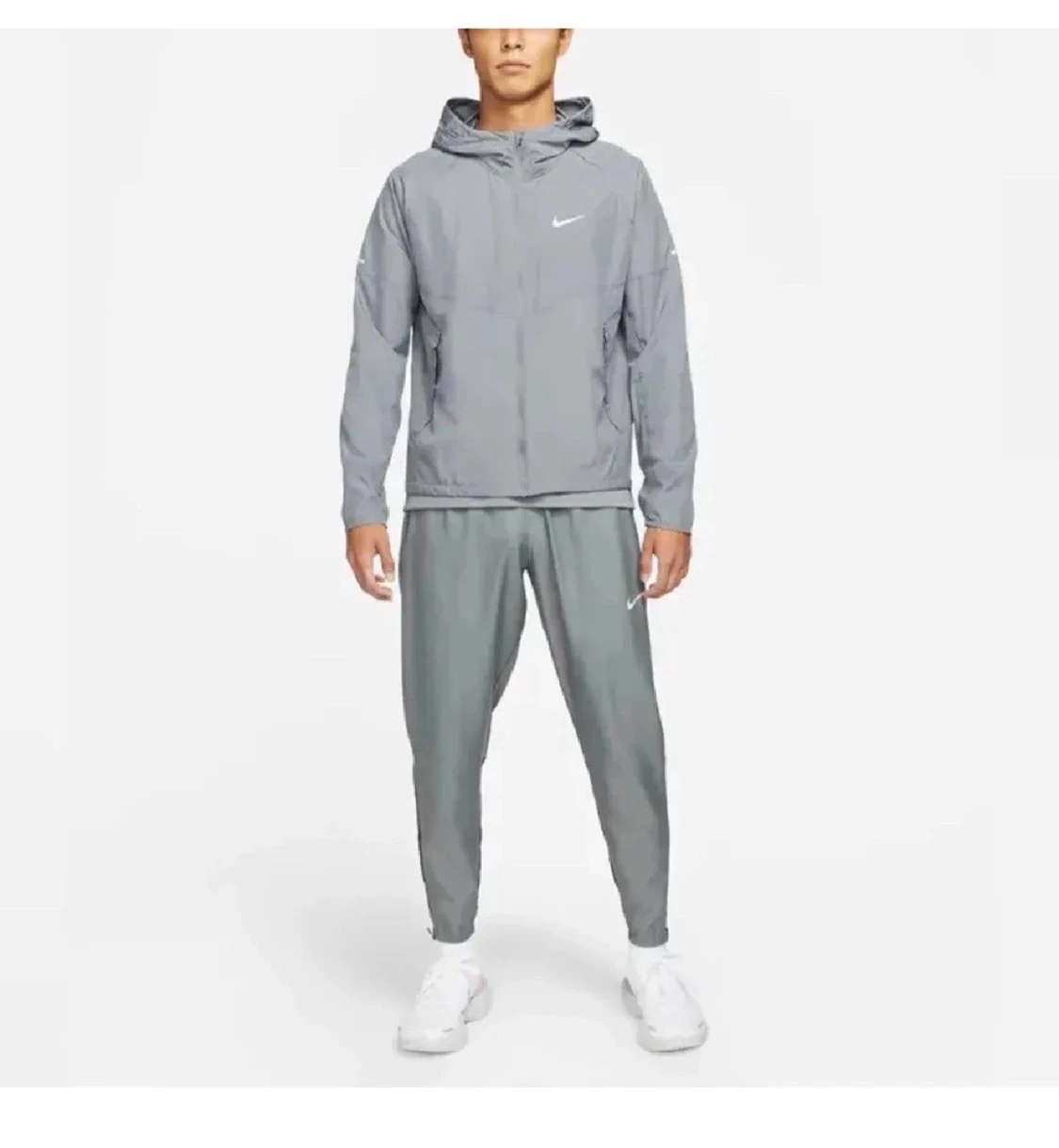 Grå Nike vindjacka med huva