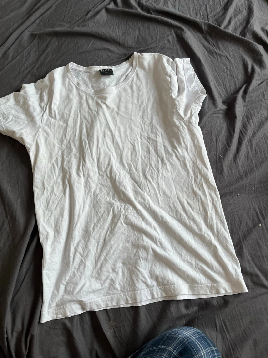 Vit t-shirt från Etirel
