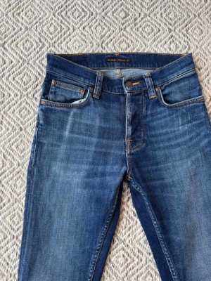 Nudie Jeans - Nudie jeans - Modell: Grim Tim - Storlek: W27/ L32 - skick: 9/10 - Nypris runt 2000kr