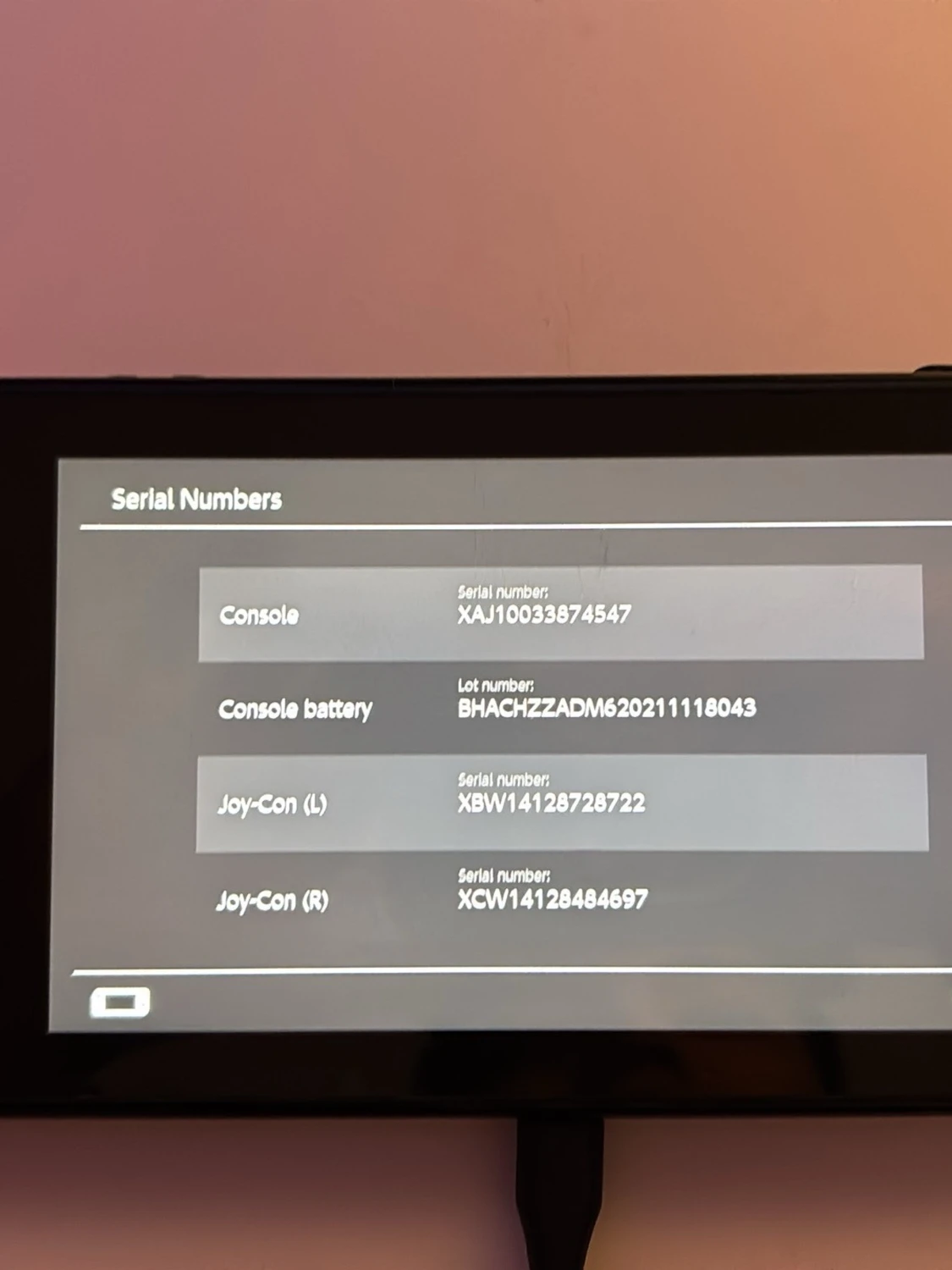 Nintendo Switch med neonröda och blå Joy-Con - 2