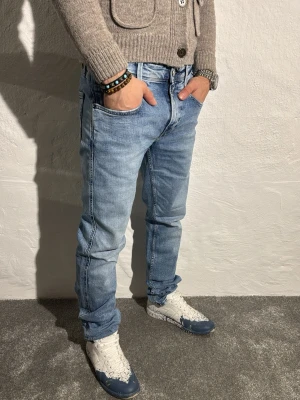Replay jeans  - Ett par riktigt snygga jeans från Replay i storlek W30 L32 i modellen anbbas