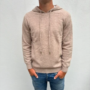 Kashmir/Merino hoodie - Beige Kashmir/Merino hoodie | Storlek XS | Modellen är 177 lång, passar lite mindre | Endast testad, därför är skicket 10/10 | Hör av dig vid frågor🌟