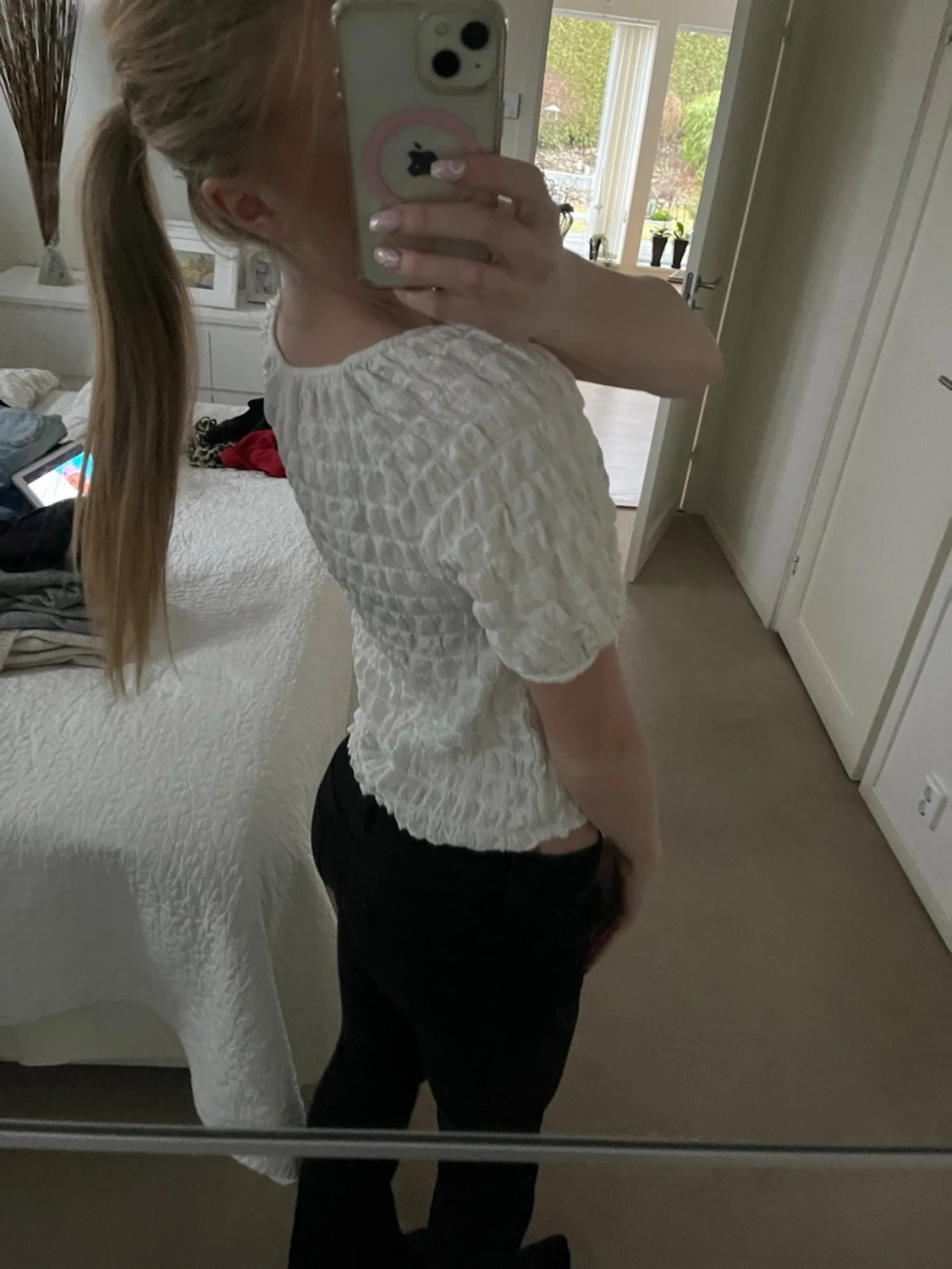 Vit croppad blus med smock - 1