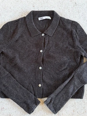 Zara kofta - Kofta från Zara. Kortare i modellen. 