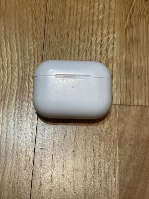 Vita Apple AirPods Pro  - De funkar fortfarande jätte bra