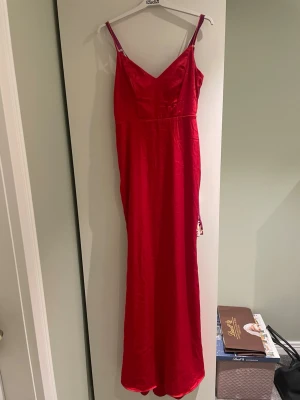 Superfin balklänning - Superfin balklänning i storlek 34 från Nelly 