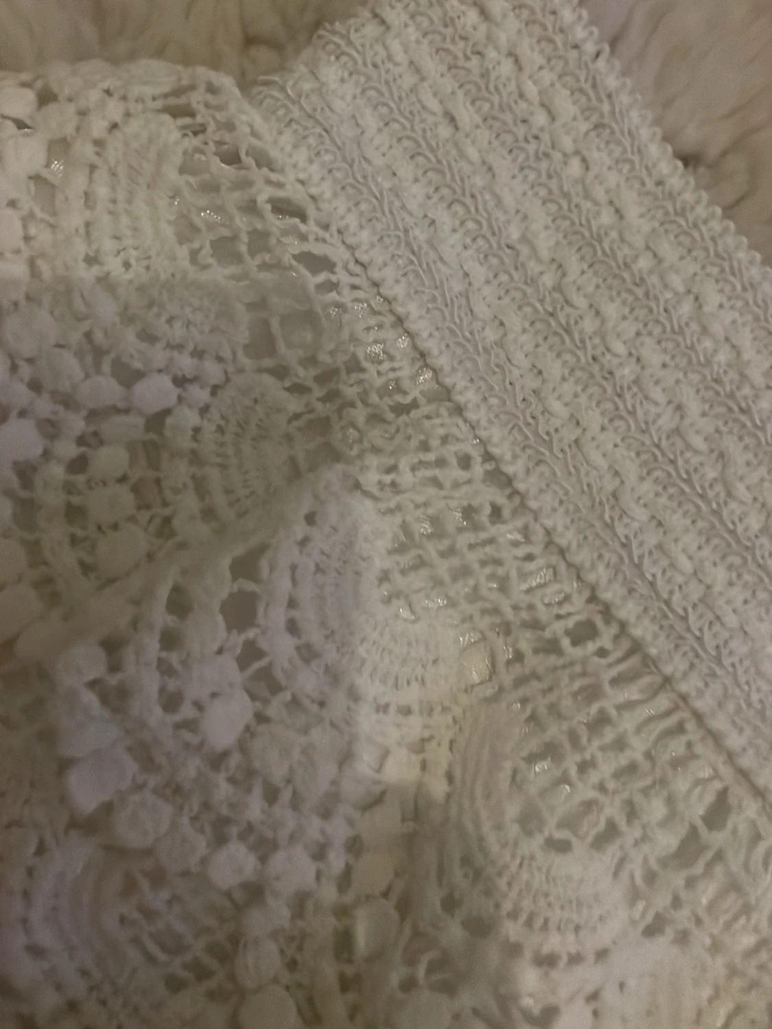 Vita spets-shorts med volang - 2