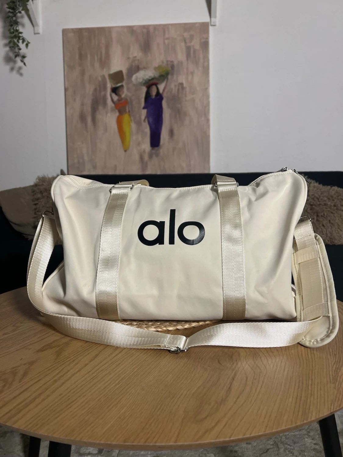 Krämvit duffelväska från Alo