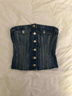 Jeanstopp - Mörkblå Jeanstopp från Zara. Den är aldrig använd med prislappen kvar. 