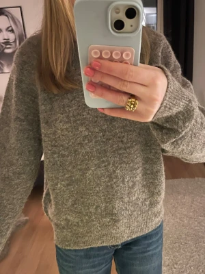 Stickad tröja från Carin Wester!! - Säljer pågrund av att den ej kommer till användning längre 💞