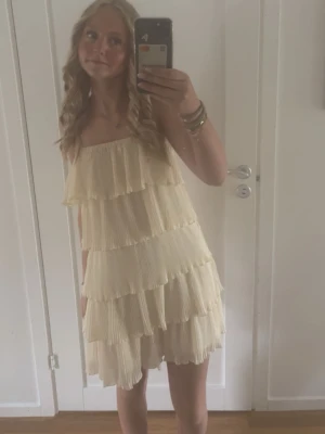 SÖKER!!💕 - Söker denna klänning från shein i storlek xs ifall någon är intresserad av att byta, min är i storlek s och är tyvärr lite stor upptill💕