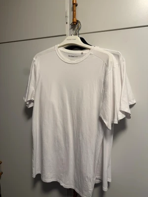 5st Muscle Fit T-shirts - Säljer 5st Muscle Fit T-shirts från River Island som är i jätte bra skick, perfekt att träna i eller bära regelbundet. Priset kan diskuteras.