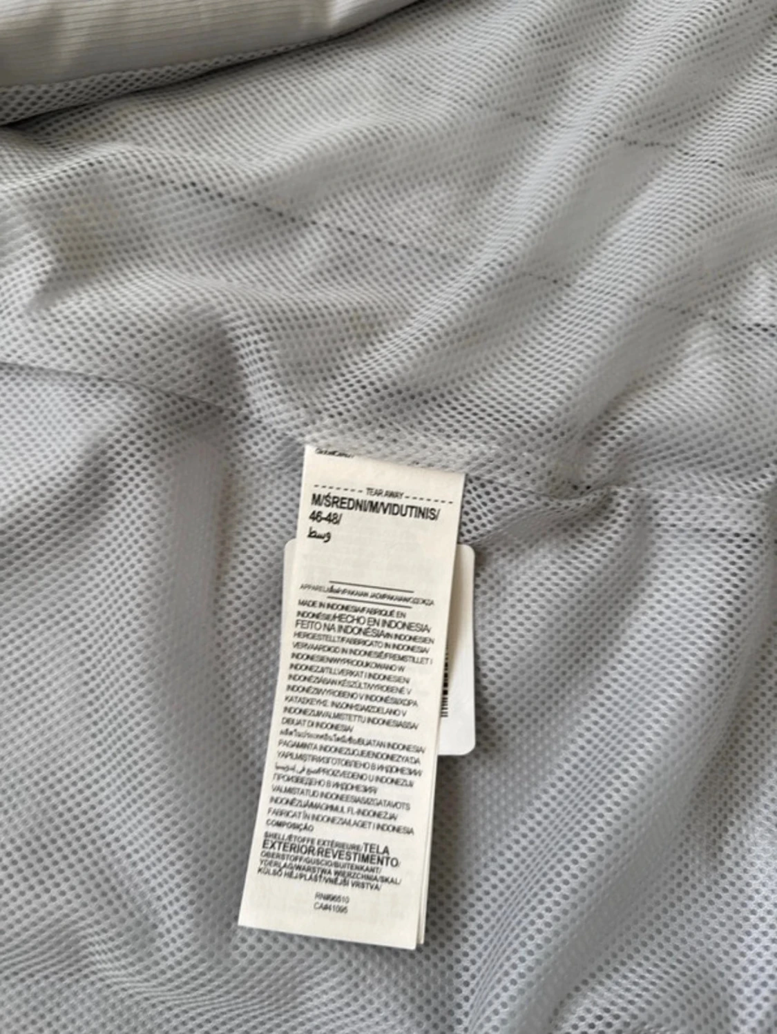 Ljusgrå vindjacka från Under Armour - 2