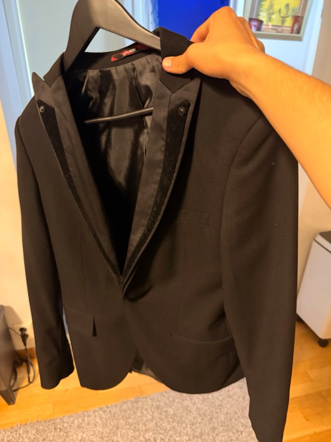 Svart kavaj med sammetsdetaljer - 4