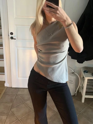 Oneshoulder topp - Perfekt till fest 👌