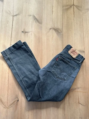 Levi's 501 svarta jeans - Klassiska 501 Jeans svarta. Storlek: W32 L32