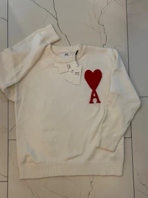 Ami pari - Ny Vit stickad tröja från Ami Pari