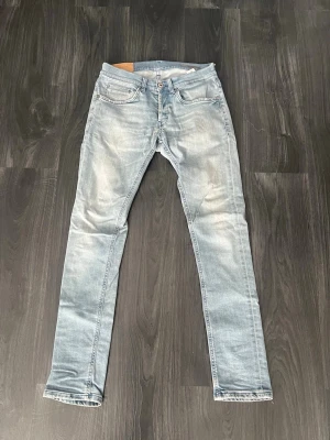 Dondup jeans, Ljusblåa  - Ljusblåa Dondup jeans i modellen George!