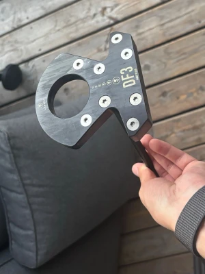 L.A.B. Golf DF3 putter  - L.A.B. GOLF DF3 putter. Använd en halv säsong. Klubban har ett L.A.B. GOLF-grepp och levereras med ett putterskydd.  Höger fattning, 34 tum. 