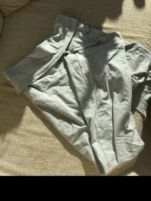 Yoga pants  - Gråa yoga pants i storlek M från Gina. Köpte dom för något år sen💕