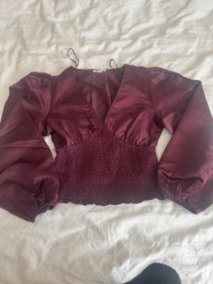 Fin tröja - Super fin röd lila topp!