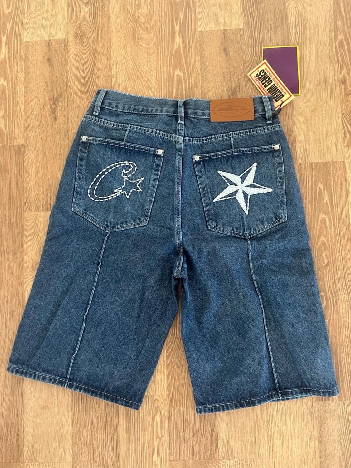 Blå denimshorts från Corteiz  - 3