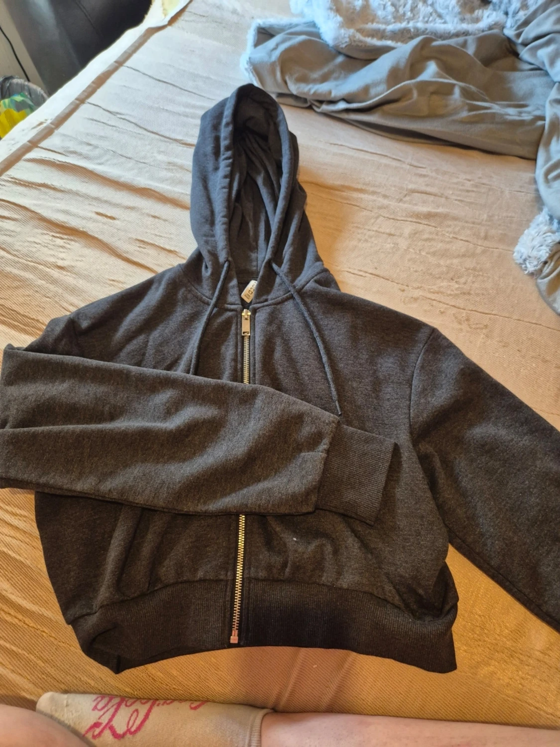 Mörkgrå hoodie