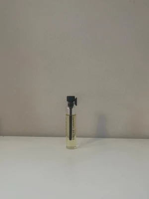 Eau de Caramel - Parfym test från Essence i doften Eau De Caramel🤎