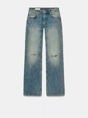 Zara straight jeans - Säljer mina Zara jeans i storlek 34/xs, de kommer tyvärr inte till användning då de börjar bli för korta. Har använt 2-3 gånger så väldigt bra skick! (Är inte tillgängliga att köpa nya längre)💕