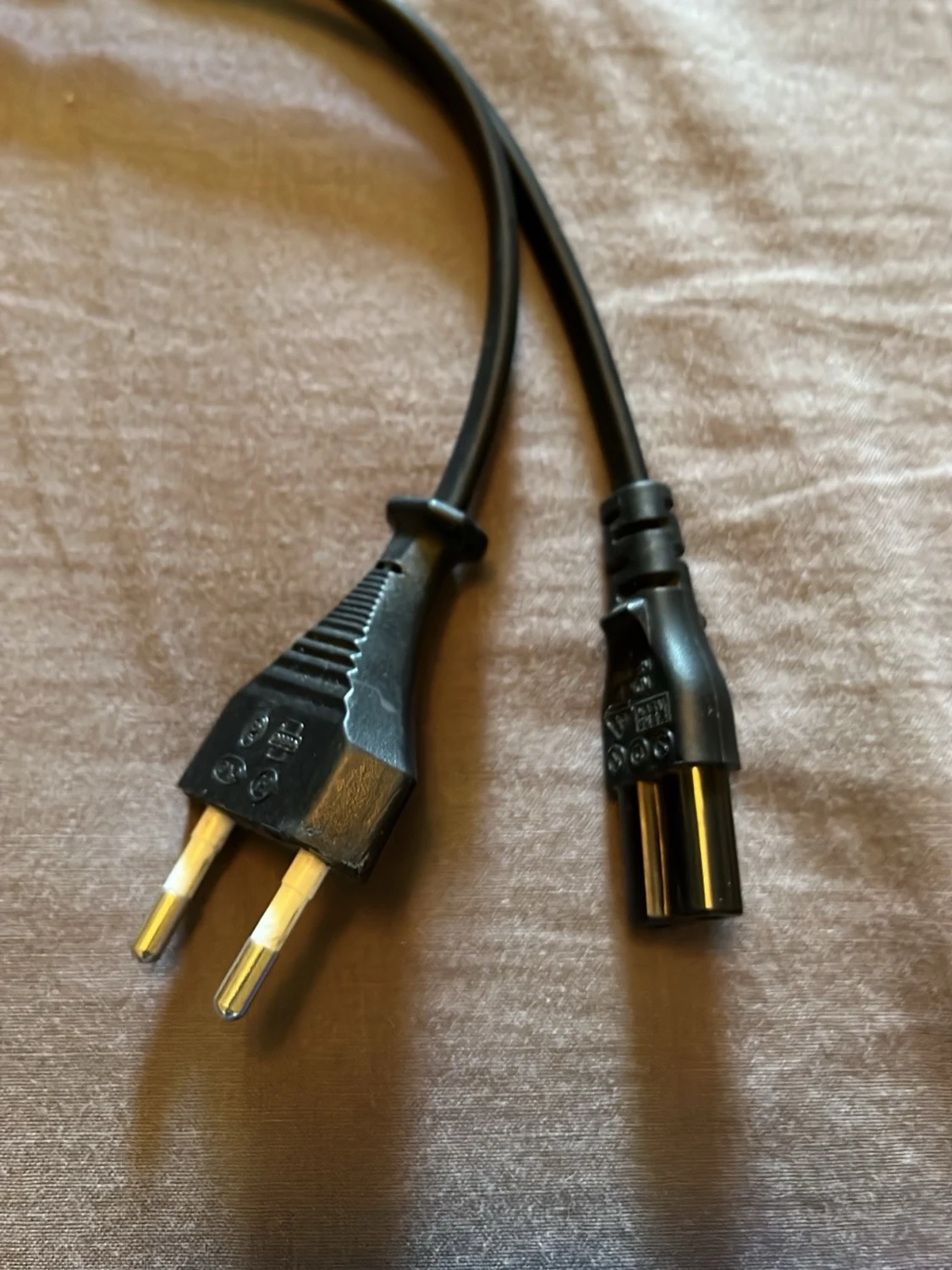 PlayStation 4 med handkontroll och spel - 4