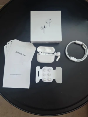 Apple AirPods Pro med laddningsetui - Säljer dom då jag har bytt till samsung nu. Är I perfekt skick och applecare finns. Serienumret kan kontrolleras vid affär och levereras snabbt!
