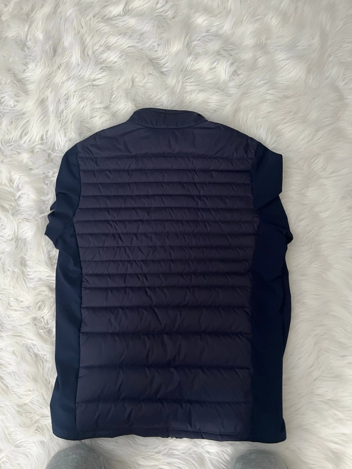 Mörkblå pufferjacka från Lacoste - 2