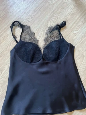 Blus Zara - Använd 1 gång storlek L passar även M skulle jag säga