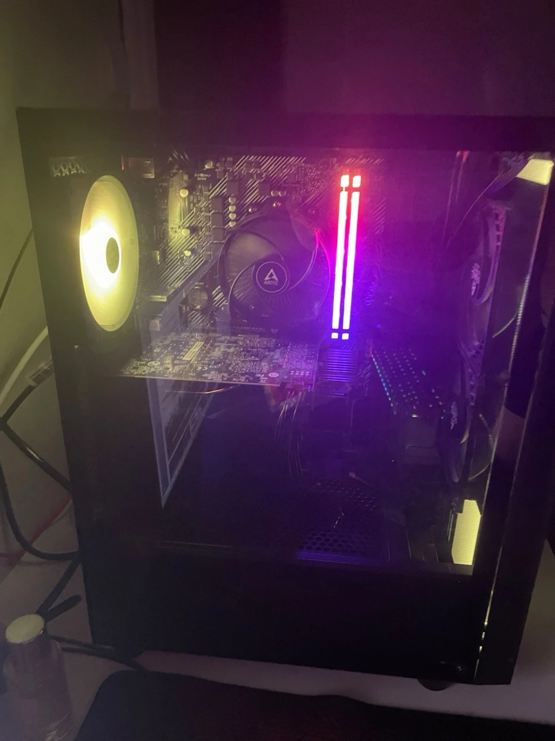 RGB-belyst stationär gamingdator - 1