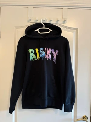 Risky hoodie/kofta - Mängdrabatt finns! Ju fler plagg du köper, desto bättre pris kan jag ge