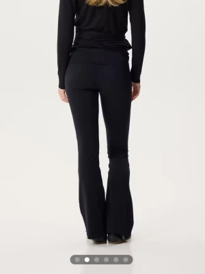 Yoga pants - Lånad bild!!! Säljer mina yoga pants då dom ej kommer till användning längre, jätte fina o bra kvalité!